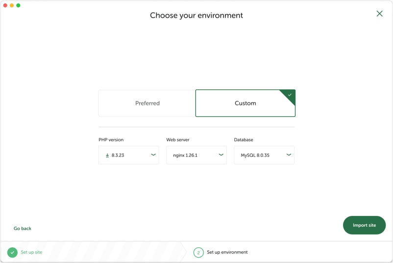 PHP、Webサーバー、データベースのバージョンの確認画面。